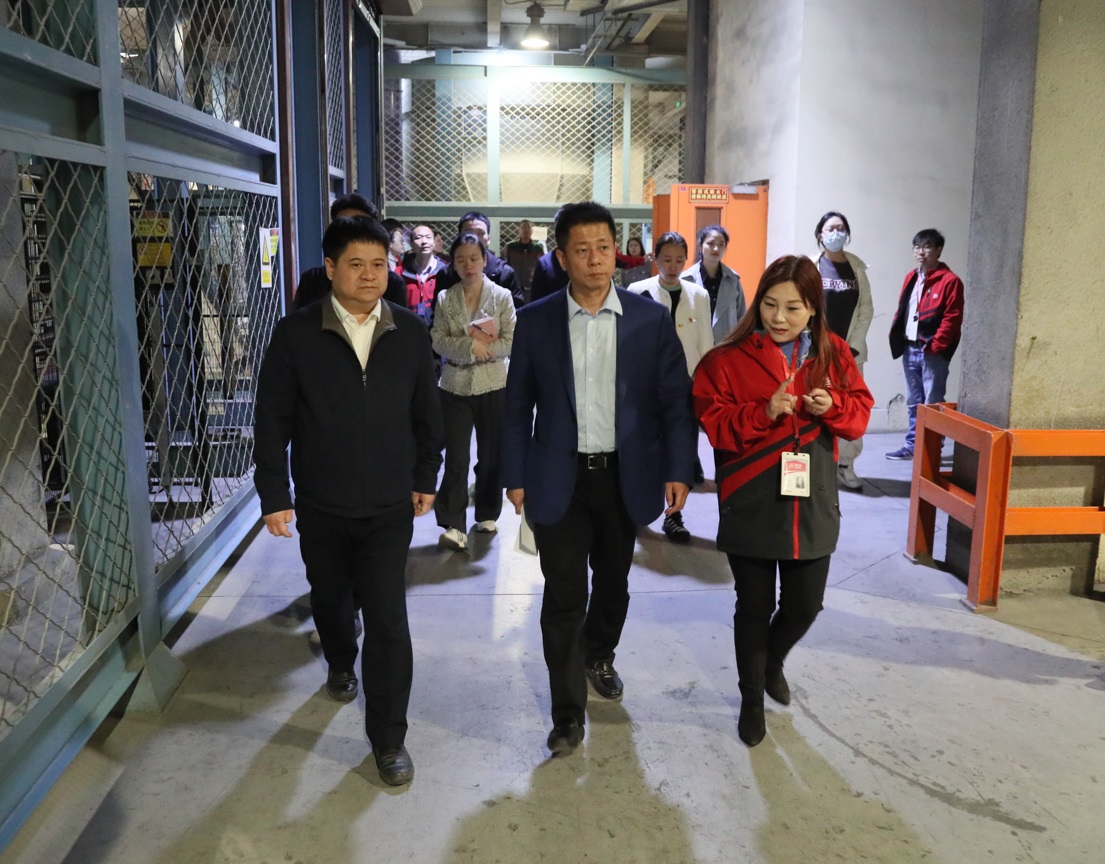 經(jīng)開區(qū)工委副書記、組織人事部部長(zhǎng)于淼一行蒞臨美巢參觀督導(dǎo)